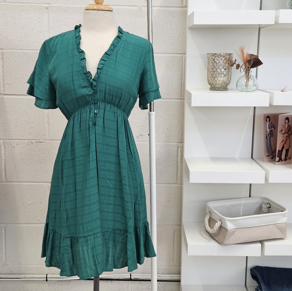 Silky dress in Kelly green